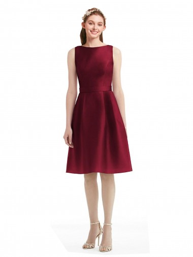 Fábrica de Cetim Barco Comprimento Joelho Sem Mangas Vestidos de Madrinha / Vestidos de Cocktail / Vestidos de Homecoming
