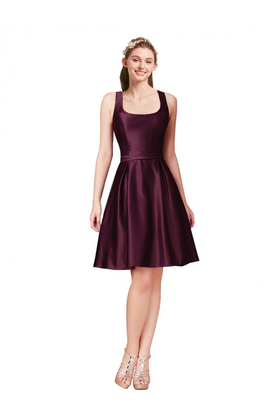 Fábrica de Costas em V Cetim Barco Comprimento Joelho Sem Mangas Vestidos de Madrinha / Vestidos de Festa / Vestidos de Cocktail / Vestidos de Homecoming