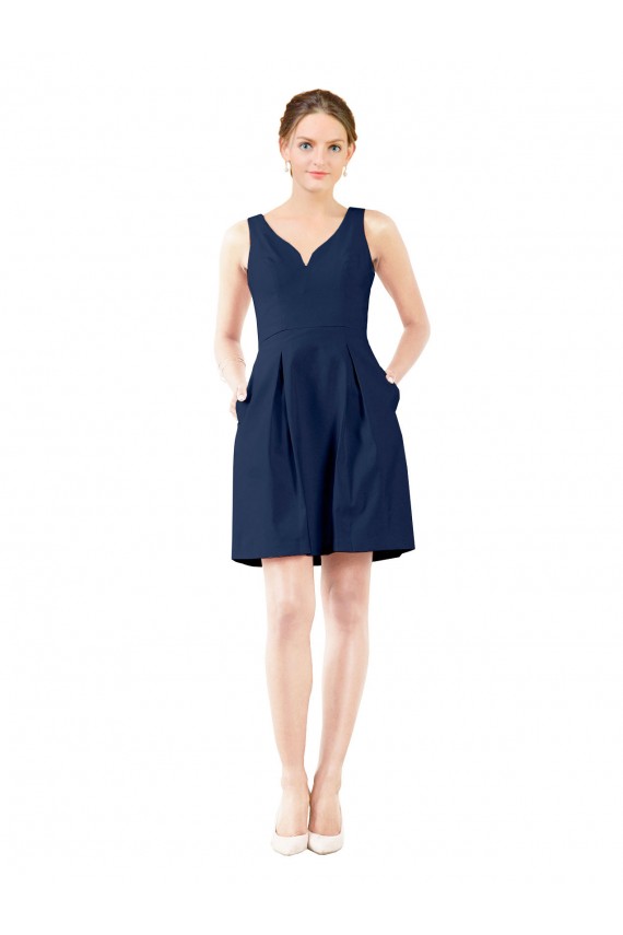 Fábrica de Cetim Decote V Comprimento Joelho Sem Mangas Vestidos de Madrinha / Vestidos de Cocktail / Vestidos de Homecoming