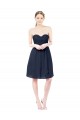 Fábrica de Abrir de volta Chiffon Amor Comprimento Joelho Sem Mangas Vestidos de Madrinha / Vestidos de Cocktail
